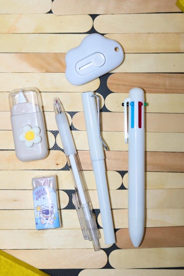 Daisy White Stationery Set
